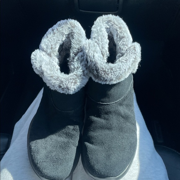 Skechers Black Ankle Boots with Gray Fur Air cooled Goga mat - Picture 3 of 11